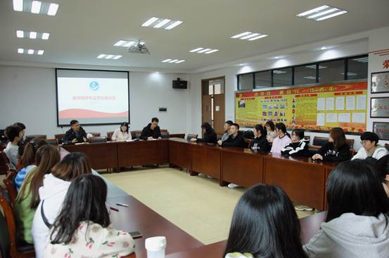 说明: C:\Users\1\Desktop\明天\3.18转专业员工座谈会\DSC_0042.jpg